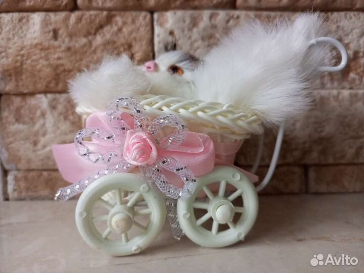 Сувенир игрушка котик в коляске