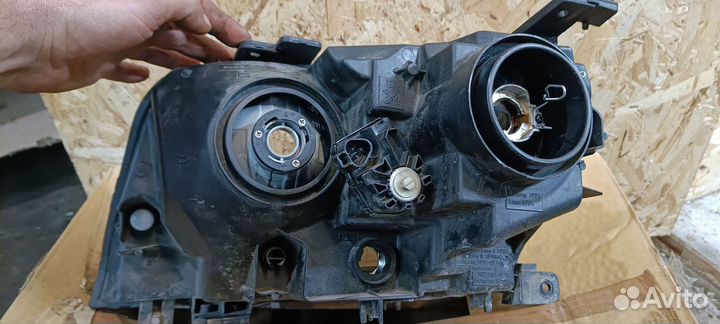 Фары на Suzuki grand vitara левая и правая 2шт