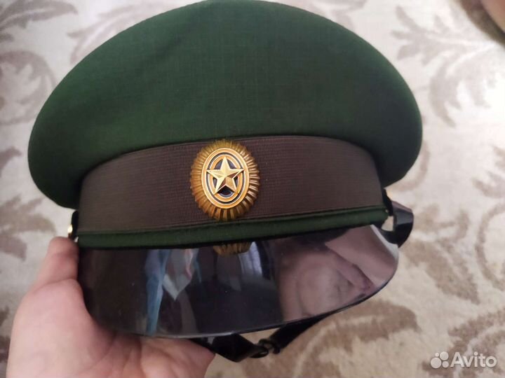 Фуражка к офисному костюму