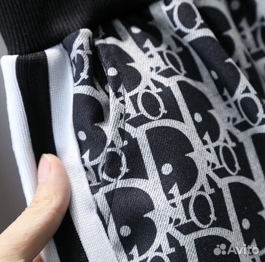 Спортивный детский костюм