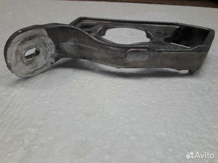 Кронштейн стартера снегохода BRP 512060560