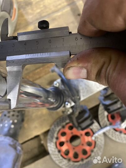 Вилка от Сузуки без траверс диаметр пера 41