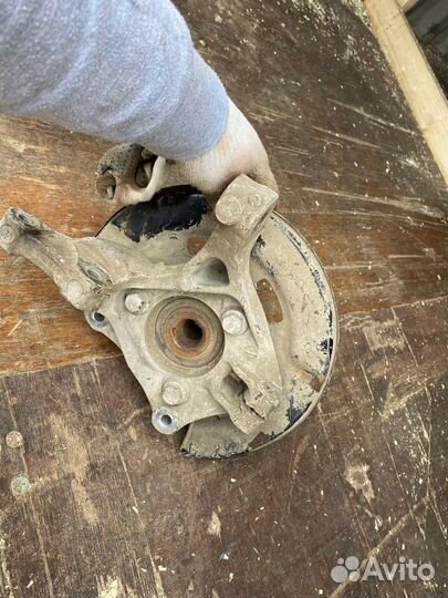 Пворотный кулак передний правый Chevrolet Cruze