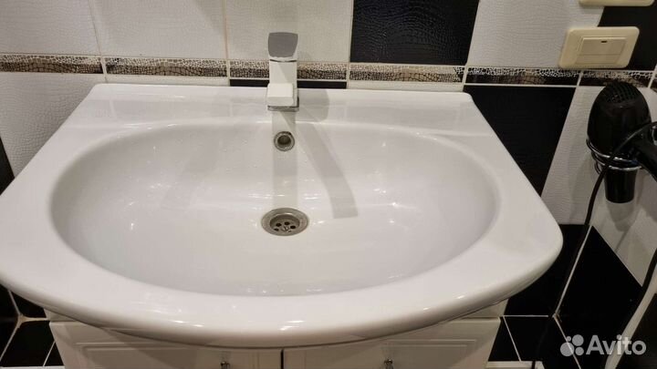 Раковина с тумбой