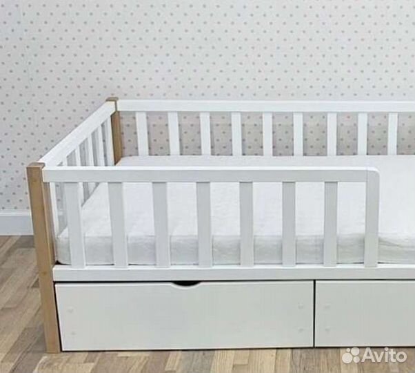 Детская кровать из массива дерева