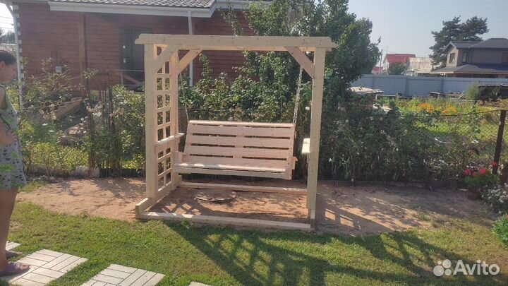 Садовые качели из дерева