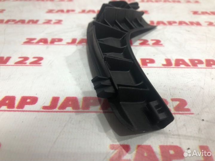 Уголок решетки жабо правый Toyota Rav4 ACA31