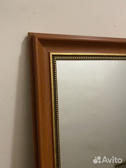 Зеркало настенное в раме