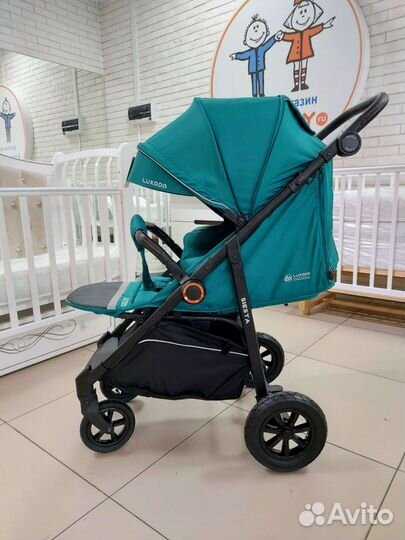 Прогулочная коляска с надувными колесами Luxmom V1