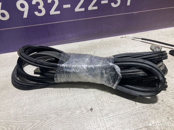 Уплотнитель для задних дверей на Форд транзитс2014