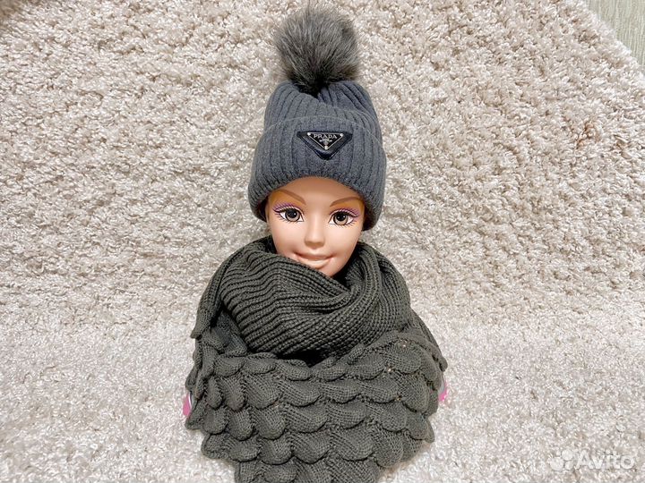 Шапка женская зимняя с меховым помпоном снуд