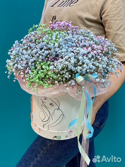 Композиция из гипсофилы в сумочке и в коробке