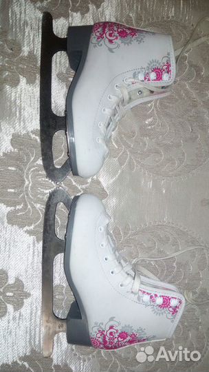 Коньки фигурные, утепленные - размер 33