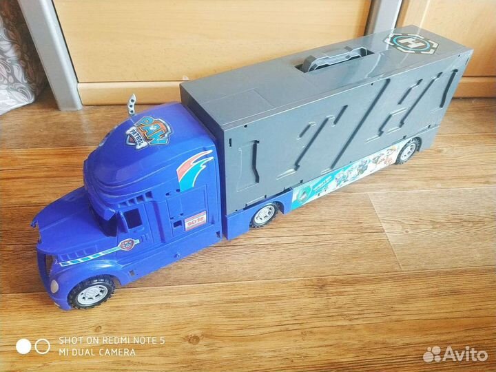 Автомобиль- игрушка, база для щенков