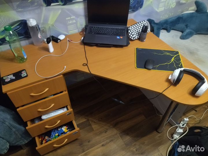 Письменный стол для школьника бу