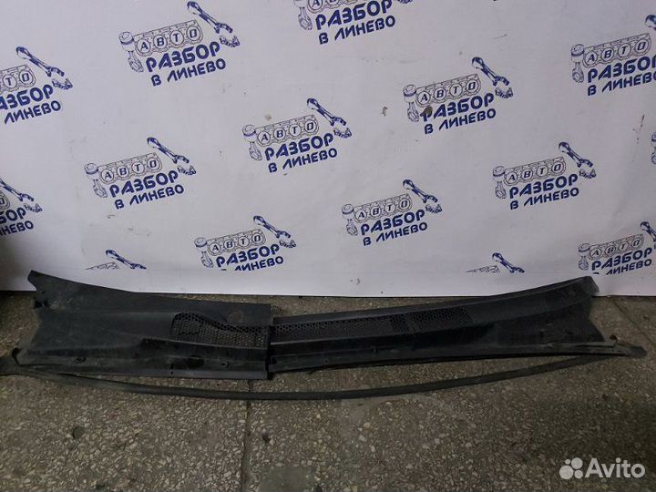 Решетка под лобовое стекло Toyota Platz NCP12