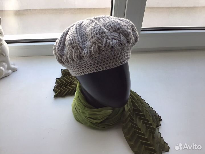 Женский вязанный берет