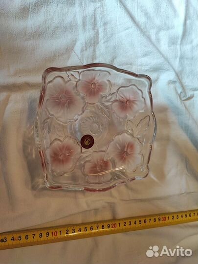 Ваза для фруктов на ножке