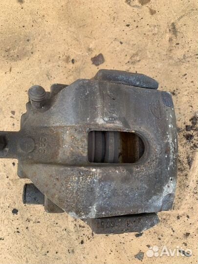 Суппорт задний левый Volvo Xc 90