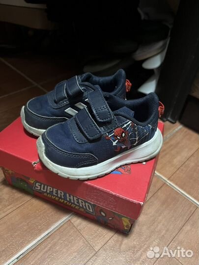 Кроссовки adidas