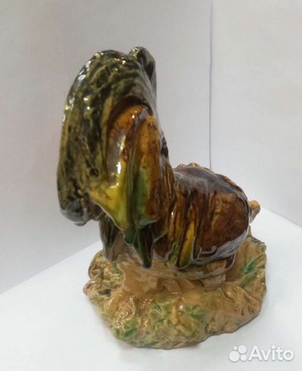 Петух во дворе, обливная керамика, старая Гжель