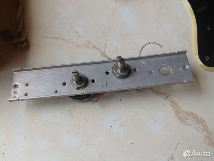 Планка для гитары пикгард