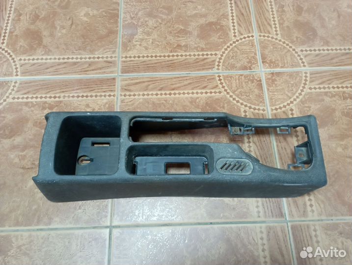 Консоль между сидениями Opel Vectra A 1988–1995