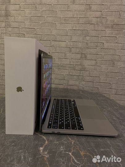 Apple MacBook Pro 13 M1 (M1, 2020) 16GB/256 100АКБ