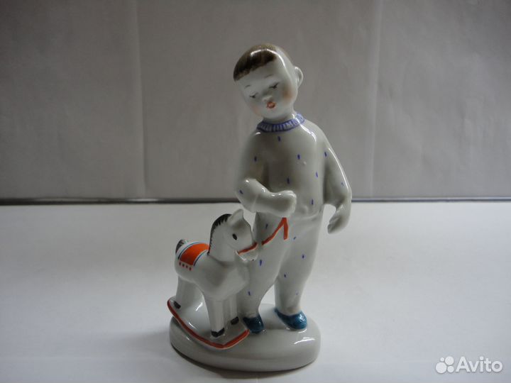 Фарфоровая статуэтка Мальчик с лошадкой(лфз) 1958г