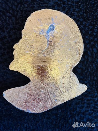 Барельеф В.И. Ленин