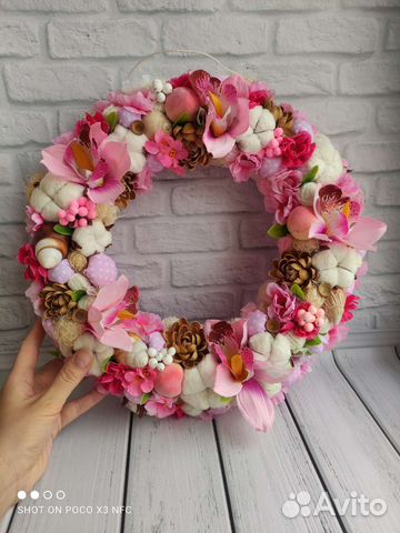 Нежный венок на дверь