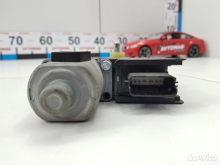 Моторчик стеклоподъемника задний правый