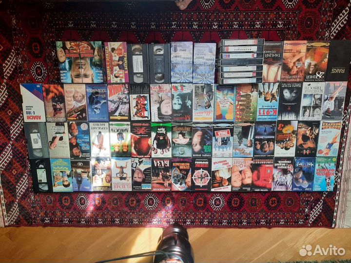 Видео кассеты с фильмами разных жанров