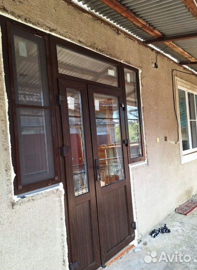 Пластиковая дверь