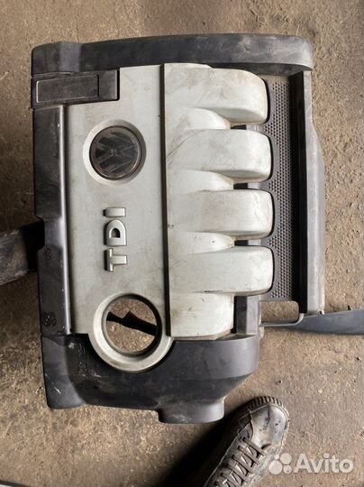 Крышка двигателя passat b6 2.0 tdi