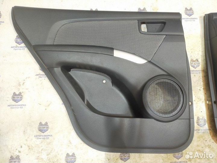 Обшивка двери комплект Kia Sportage 2