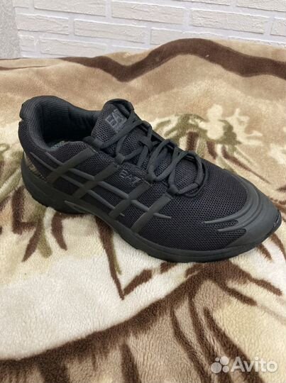 Кроссовки новые