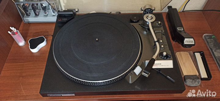 Виниловый проигрыватель Technics SL-23