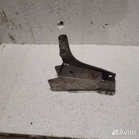 Кронштейн поперечной штангиВаз 2107