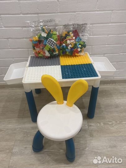 Детский стол с конструктором и стулом