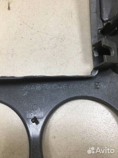 Накладка на торпедо центральная Ford Focus