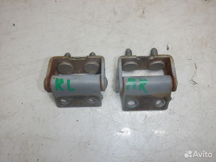 Петля двери Pajero Sport Montero K9