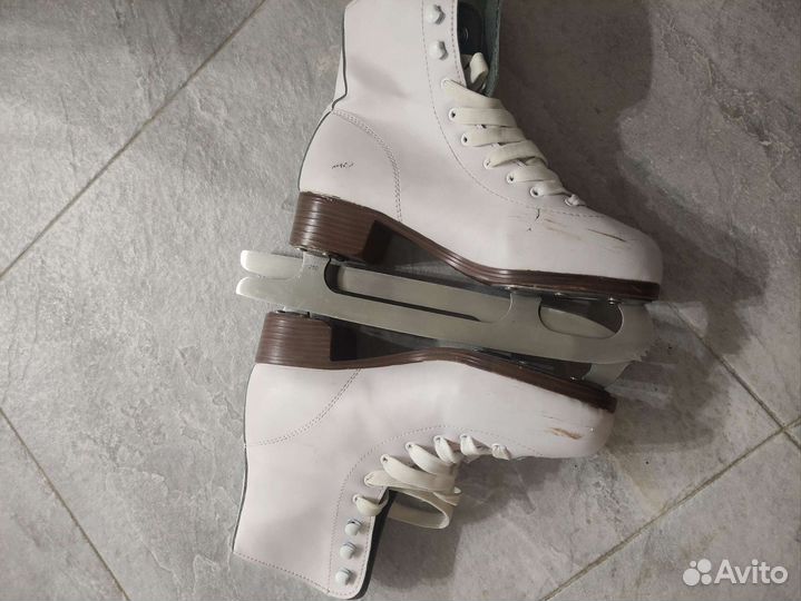 Коньки фигурные женские 39 размер