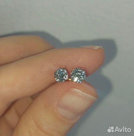 Золотые пусеты с муассанитами 4,5 мм