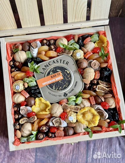 Подарочные боксы и ящики