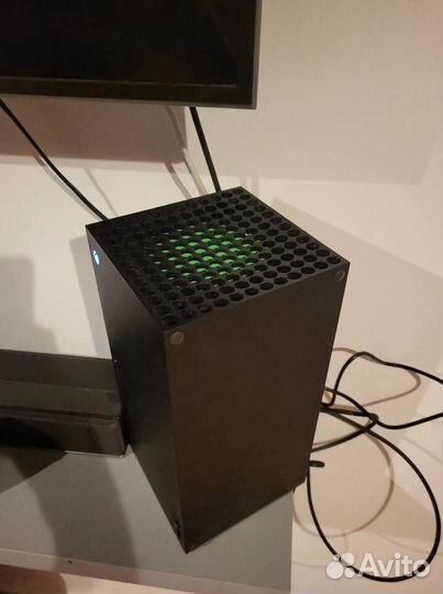 Приставка Xbox Series X с документами