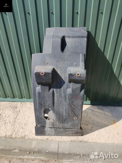 Подкрылок кабины лев. Renault T-Series 2014