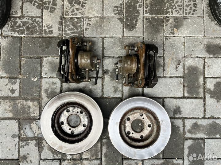 Суппорт передний Toyota Camry 50