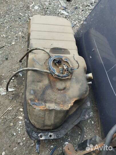 Топливный бак Kia Sorento 1