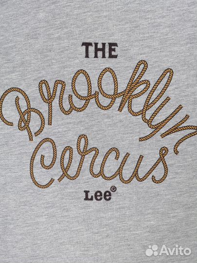 Лонгслив lее x the brooklyn circus